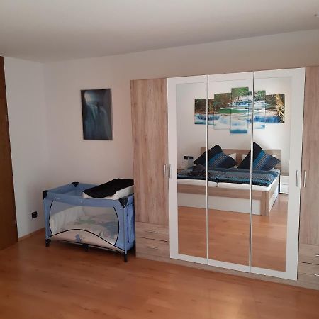 180qm Wohnung mit Balkon für bis zu 8 Personen, 5min von der A81 entfernt Abstatt Exterior foto